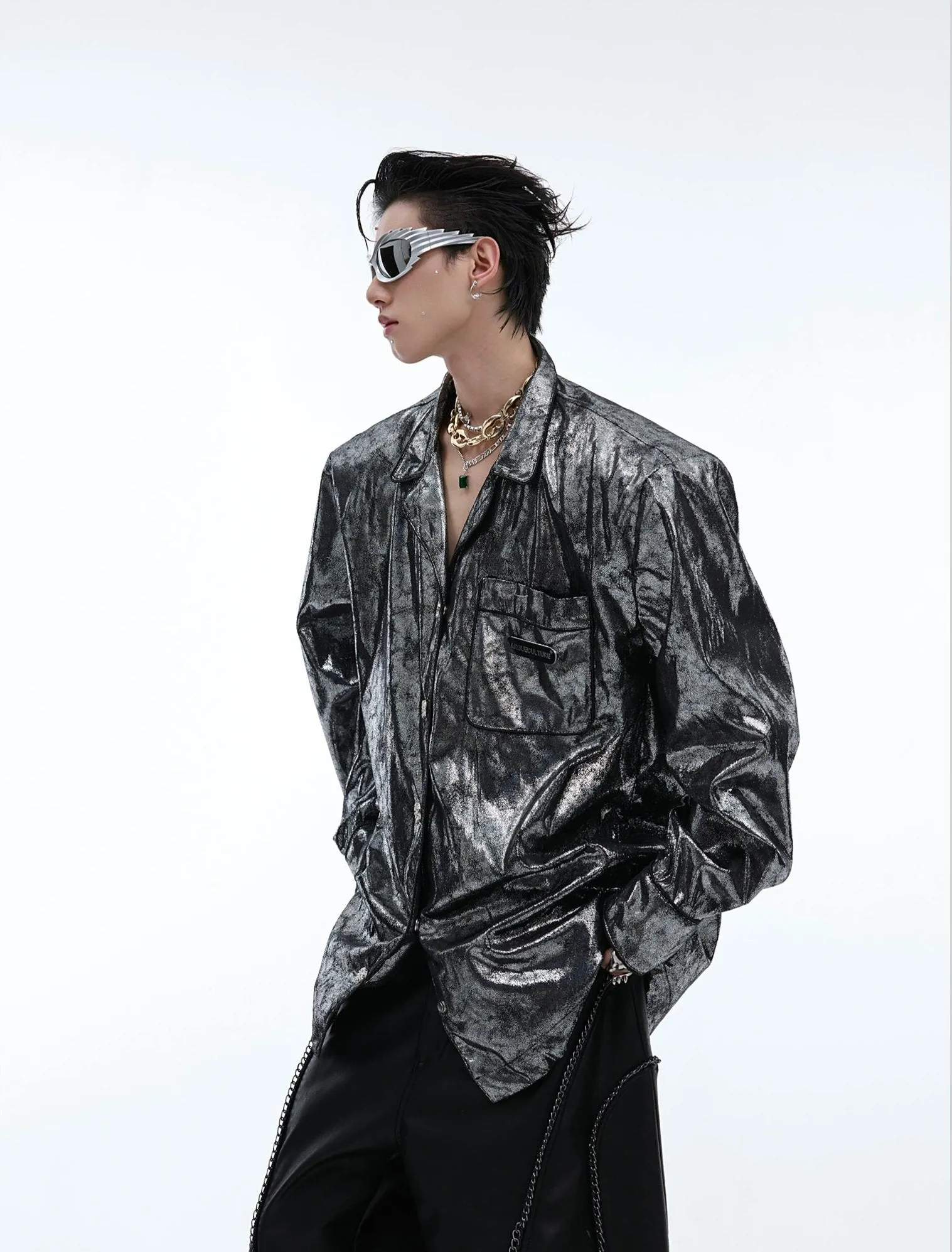 【24s Aug.】Liquid Silver Texture Metal Logo Embellished Shirt